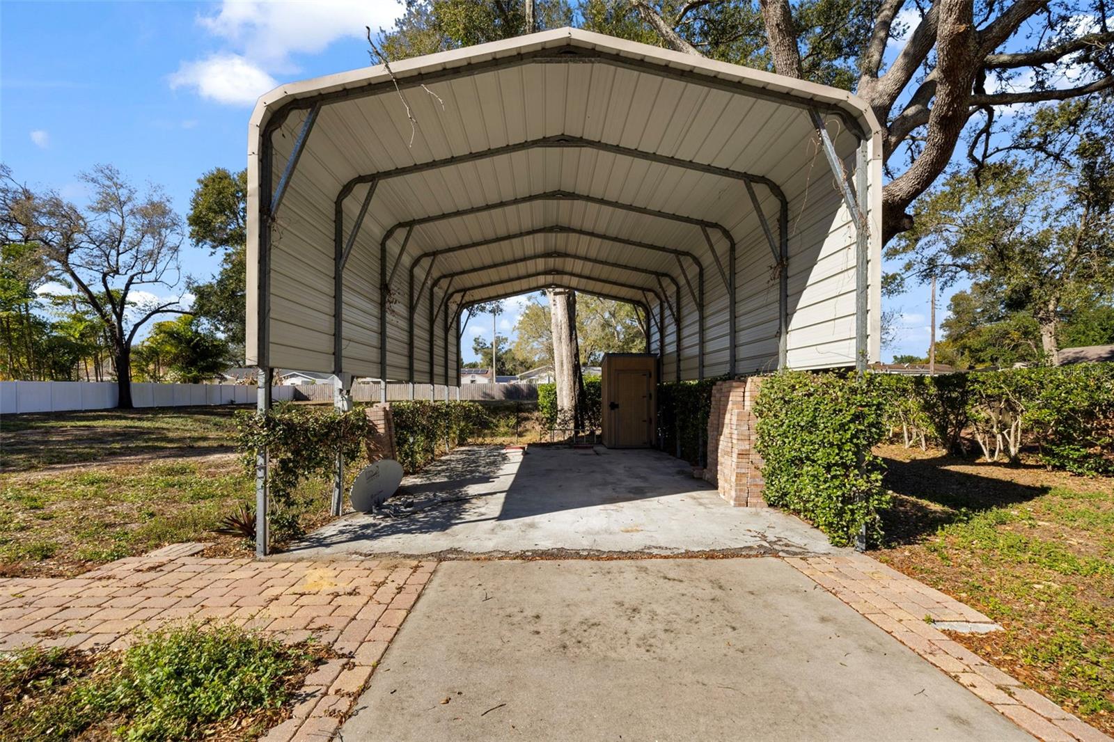 Image 32 of 41 For 402 Wedgefield Place