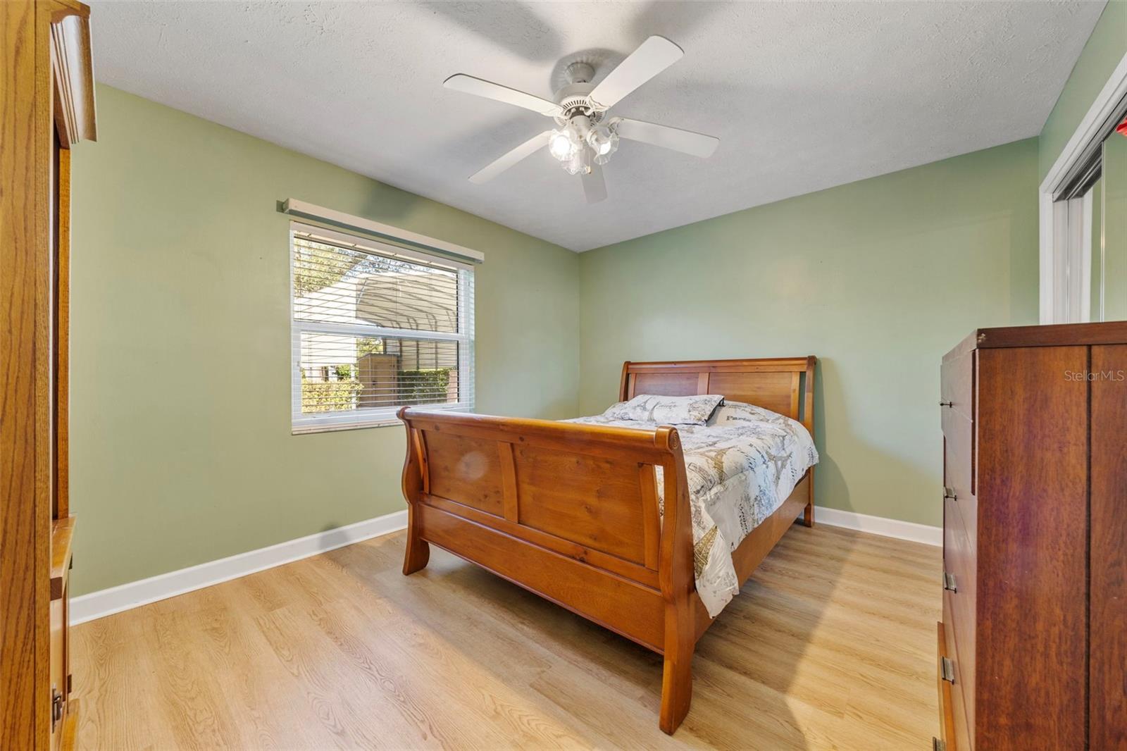 Image 7 of 41 For 402 Wedgefield Place