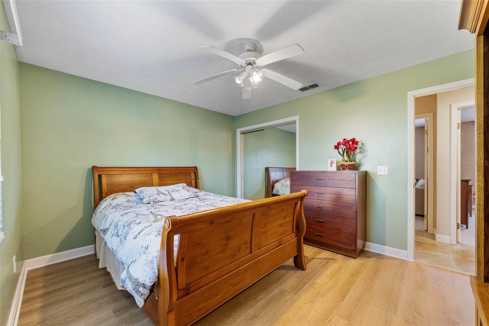 Image 8 of 41 For 402 Wedgefield Place