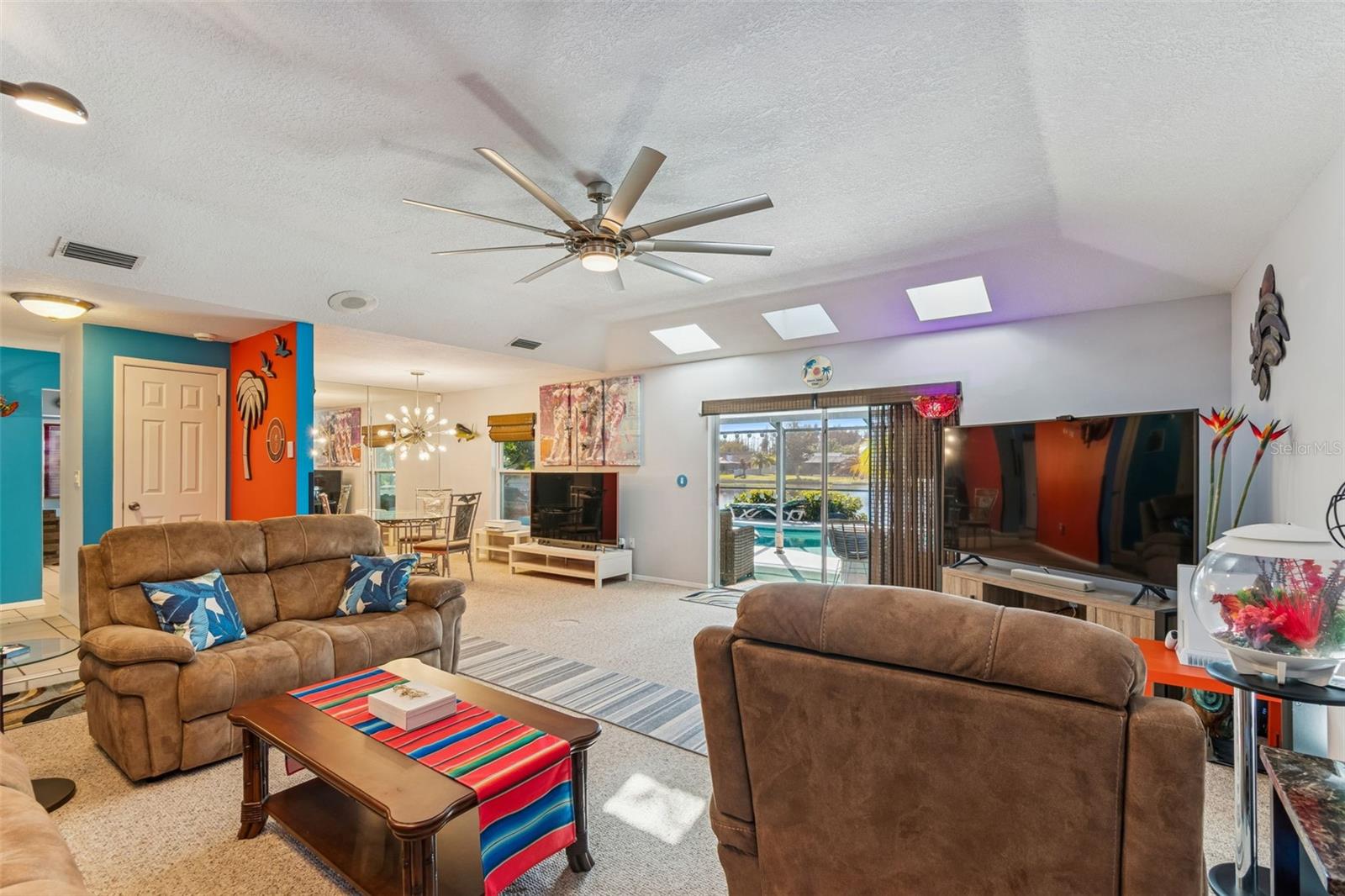 Image 17 of 51 For 4110 Bank Avenue