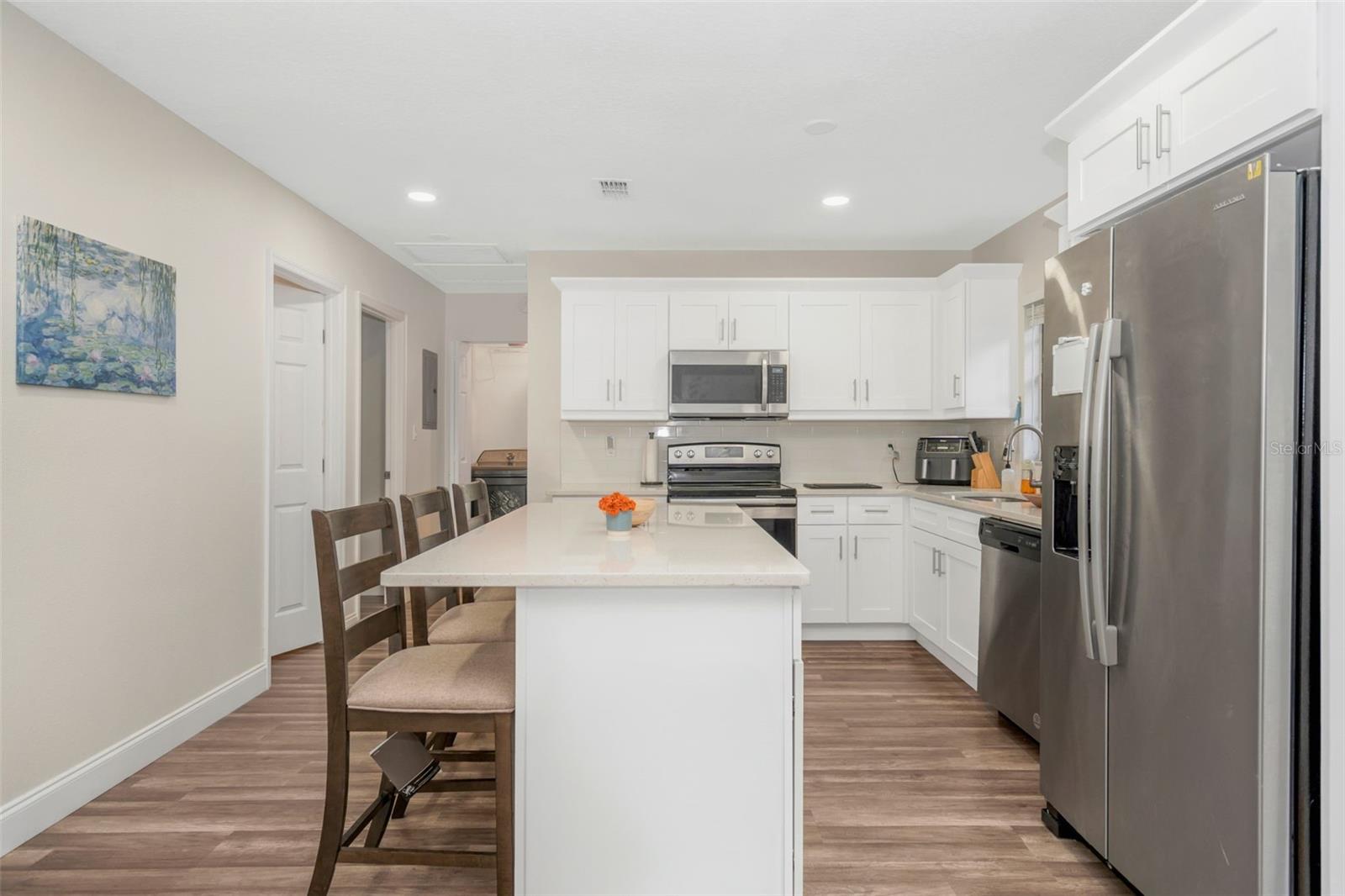 Listing photo id 8 for 9401 Willow Avenue