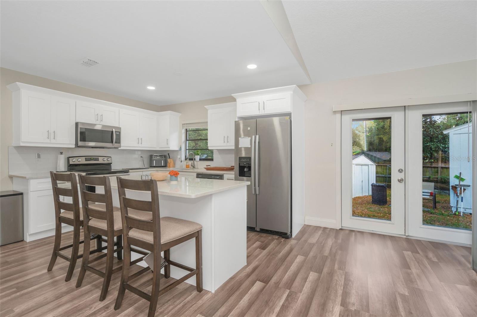 Listing photo id 9 for 9401 Willow Avenue