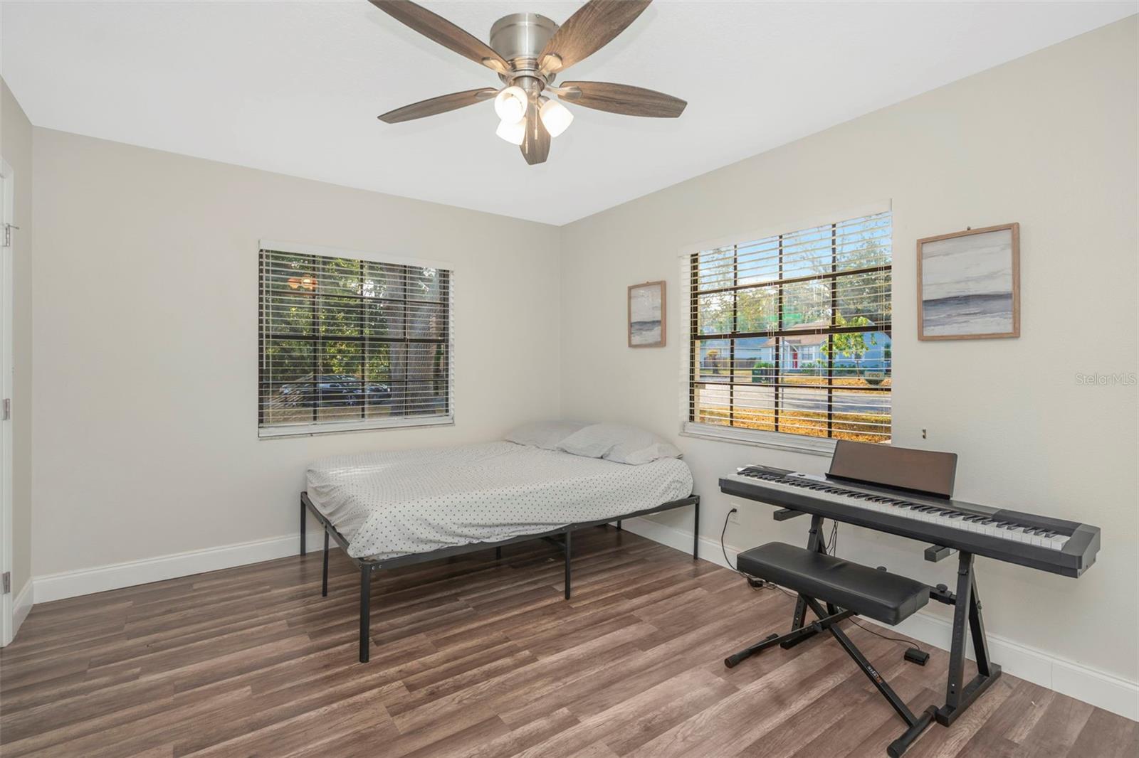 Listing photo id 14 for 9401 Willow Avenue