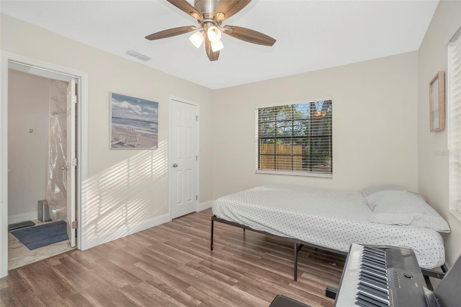 Listing photo id 15 for 9401 Willow Avenue