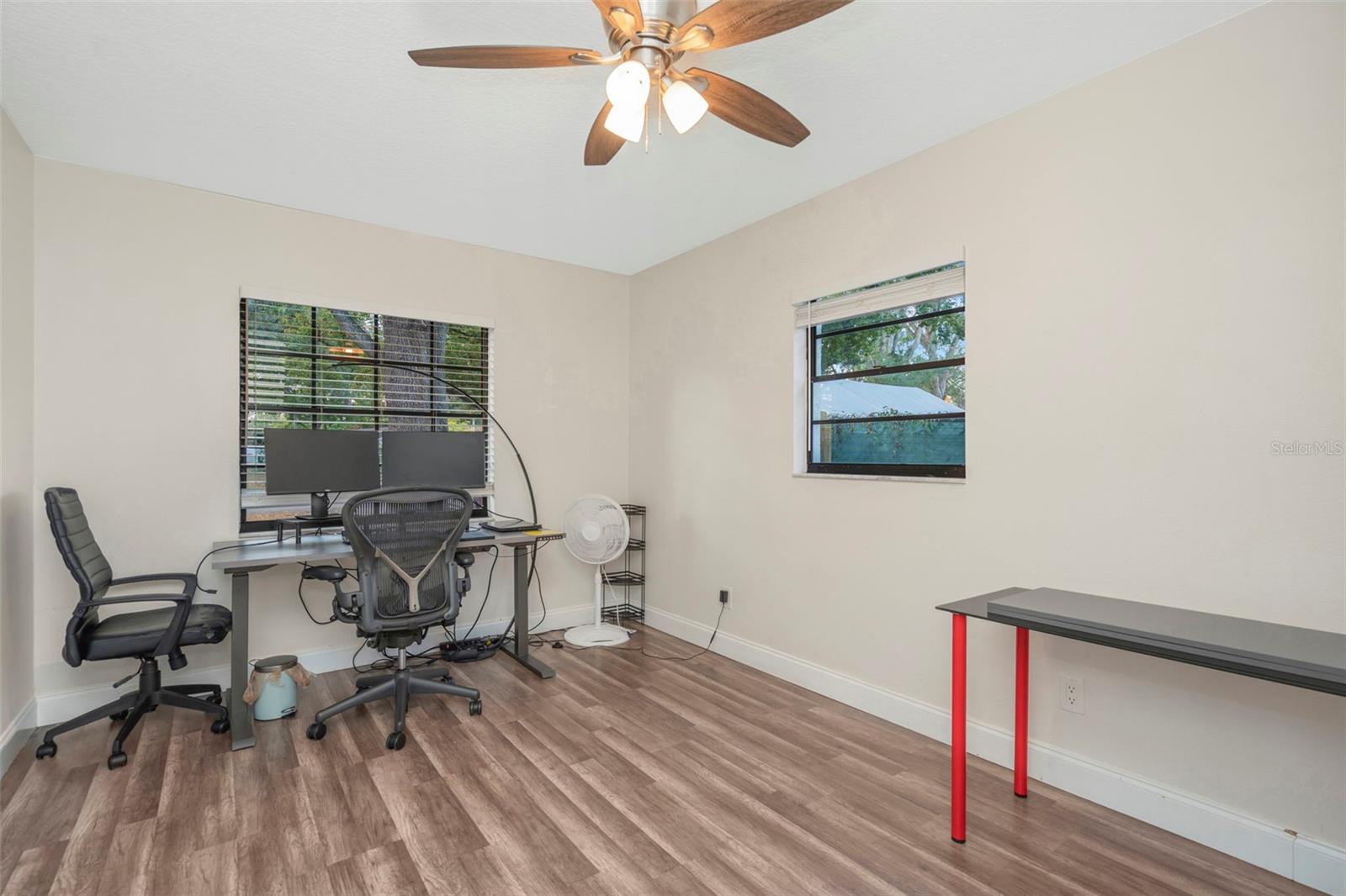 Listing photo id 19 for 9401 Willow Avenue