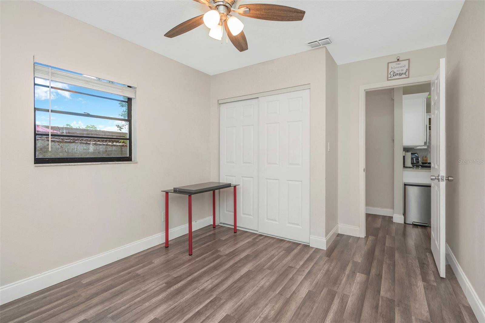 Listing photo id 20 for 9401 Willow Avenue