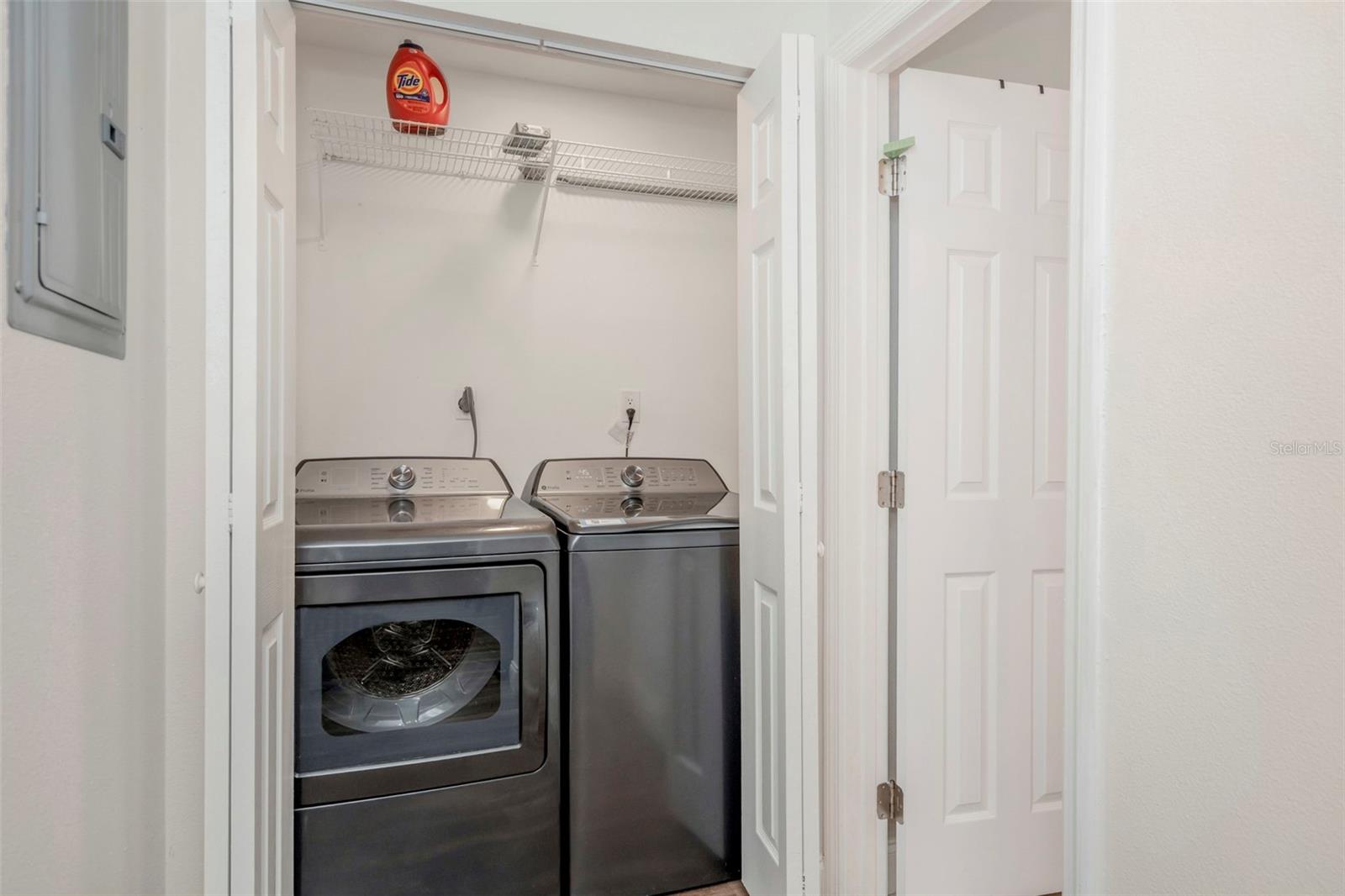 Listing photo id 21 for 9401 Willow Avenue