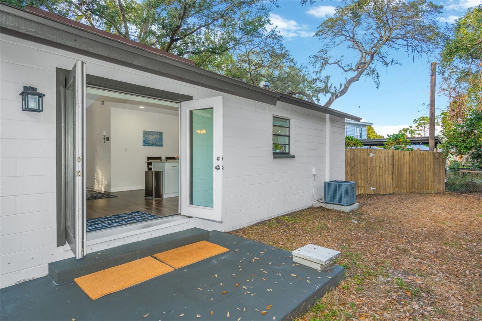 Listing photo id 25 for 9401 Willow Avenue