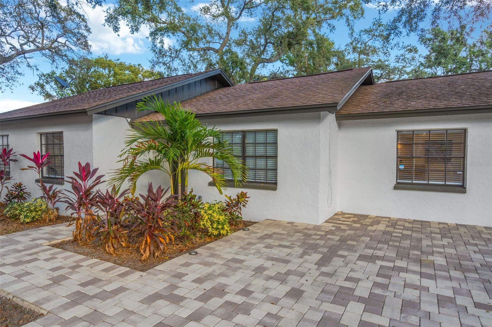 Listing photo id 1 for 9401 Willow Avenue