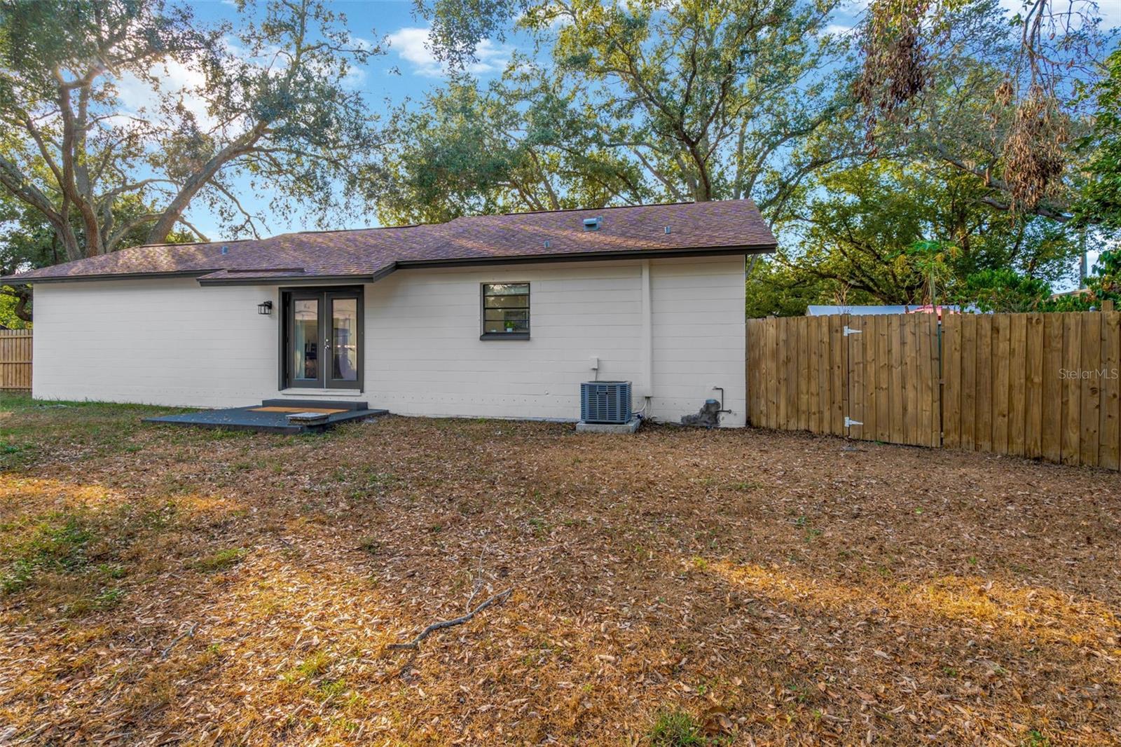 Listing photo id 28 for 9401 Willow Avenue