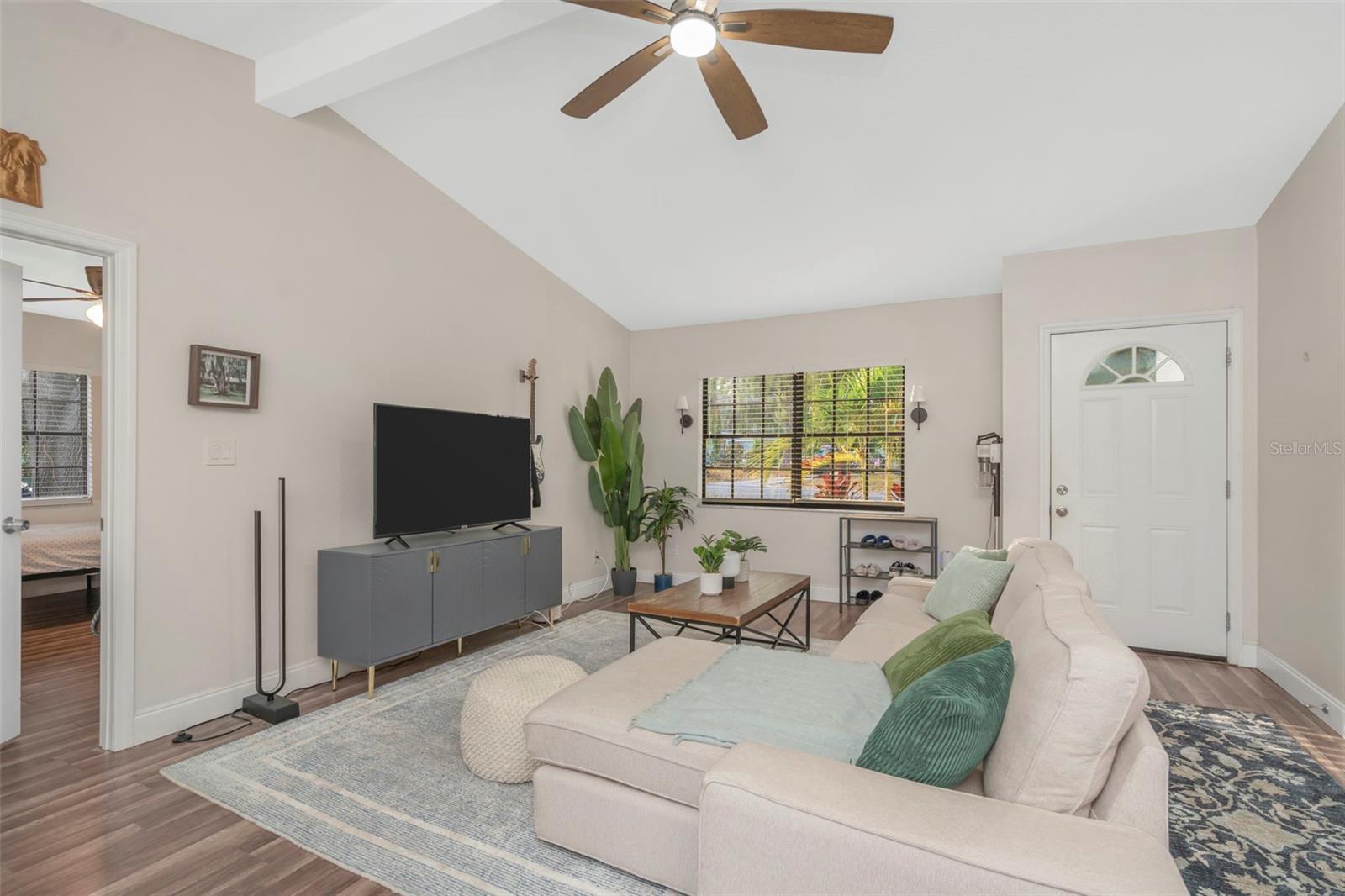 Listing photo id 5 for 9401 Willow Avenue