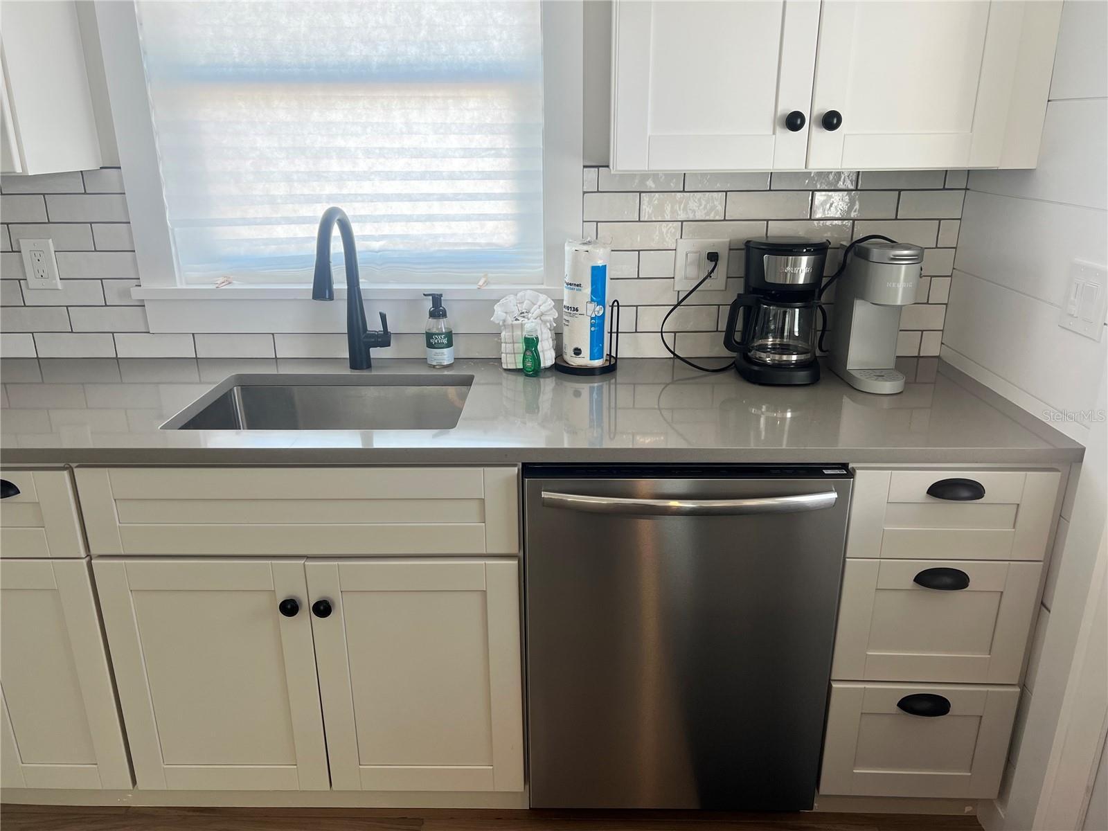 Image 6 of 14 For 6020 Midnight Pass Road 54