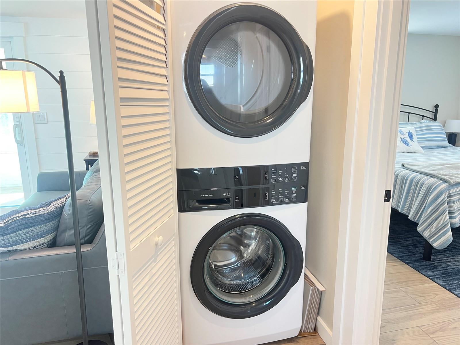 Image 8 of 14 For 6020 Midnight Pass Road 54