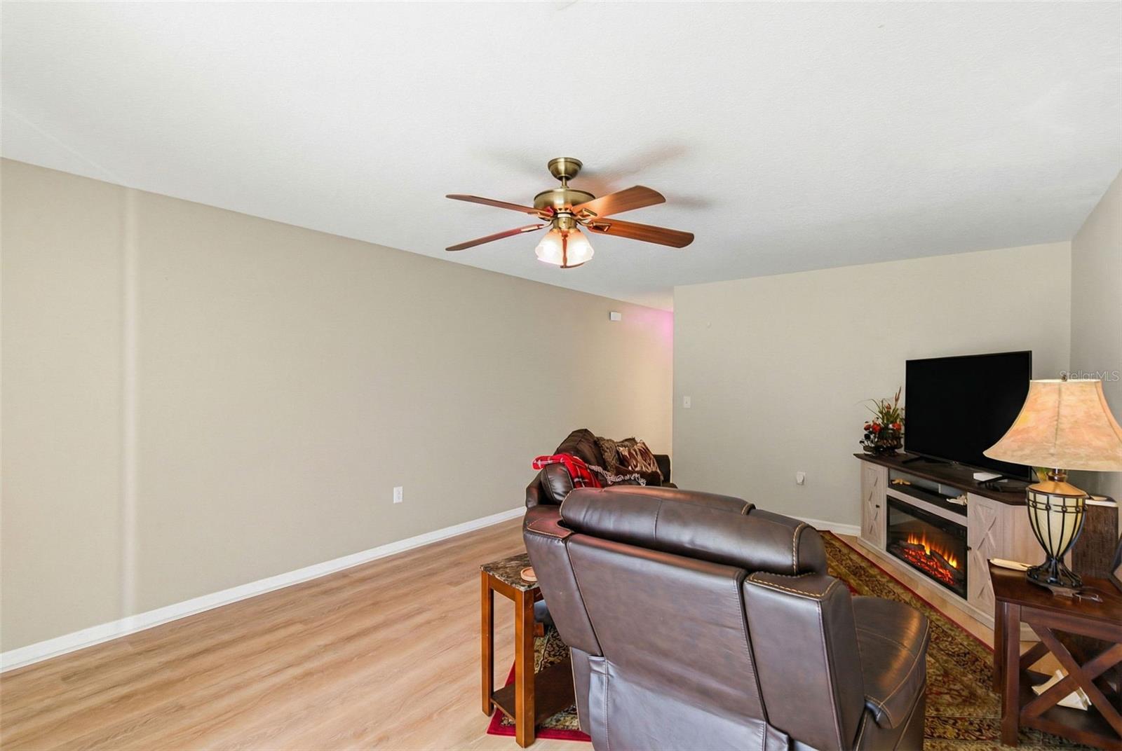 Image 32 of 52 For 37548 Daliha Terrace