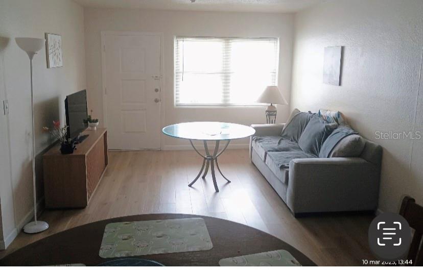 Listing photo id 14 for 405 Orion Avenue