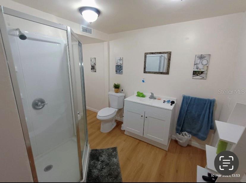 Listing photo id 17 for 405 Orion Avenue