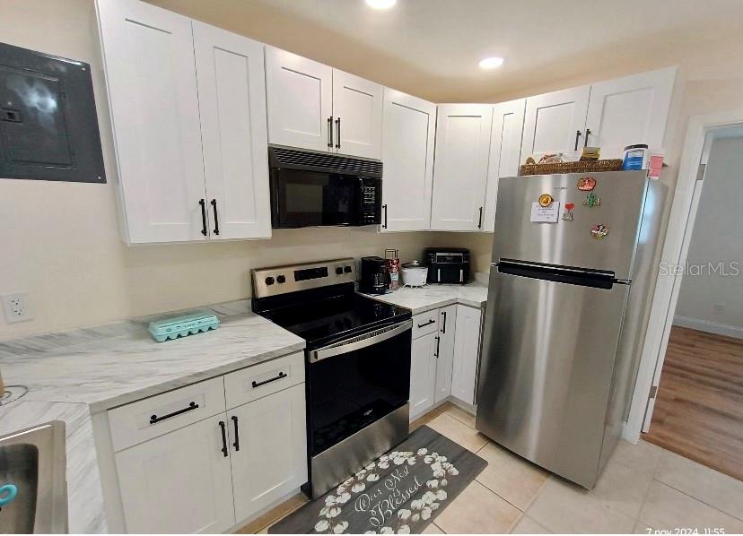 Listing photo id 27 for 405 Orion Avenue