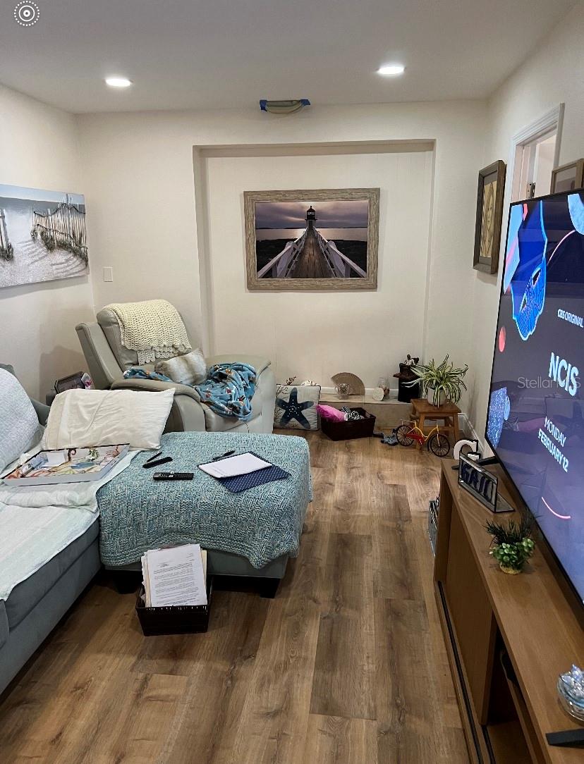 Listing photo id 38 for 405 Orion Avenue