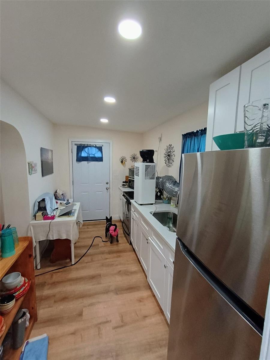 Listing photo id 39 for 405 Orion Avenue