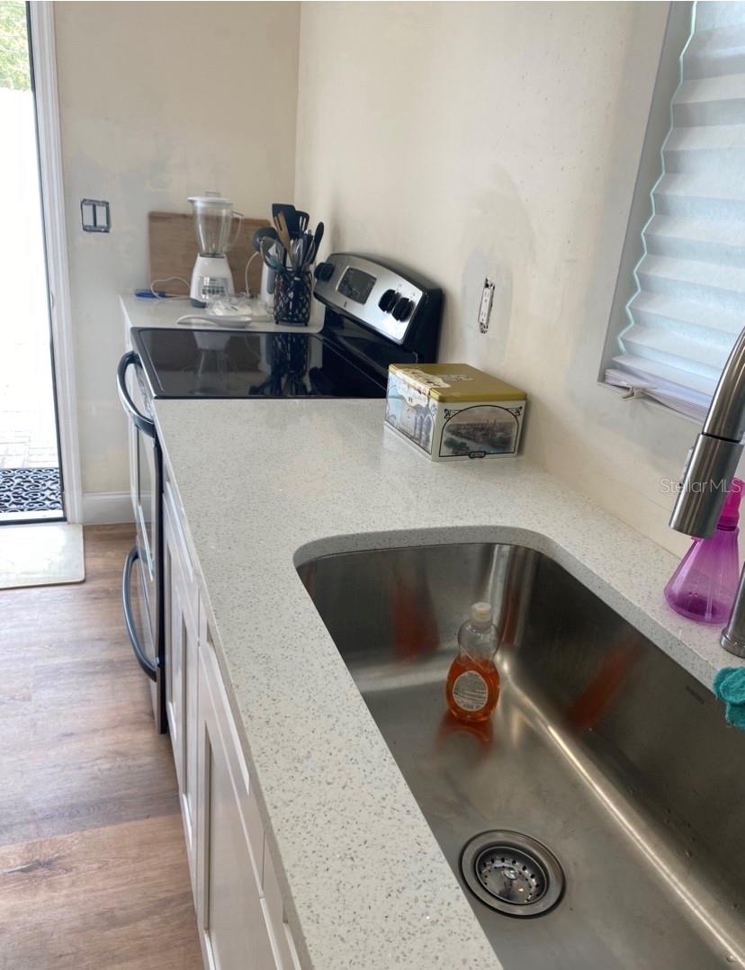 Listing photo id 40 for 405 Orion Avenue