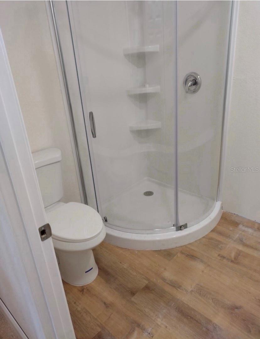 Listing photo id 42 for 405 Orion Avenue