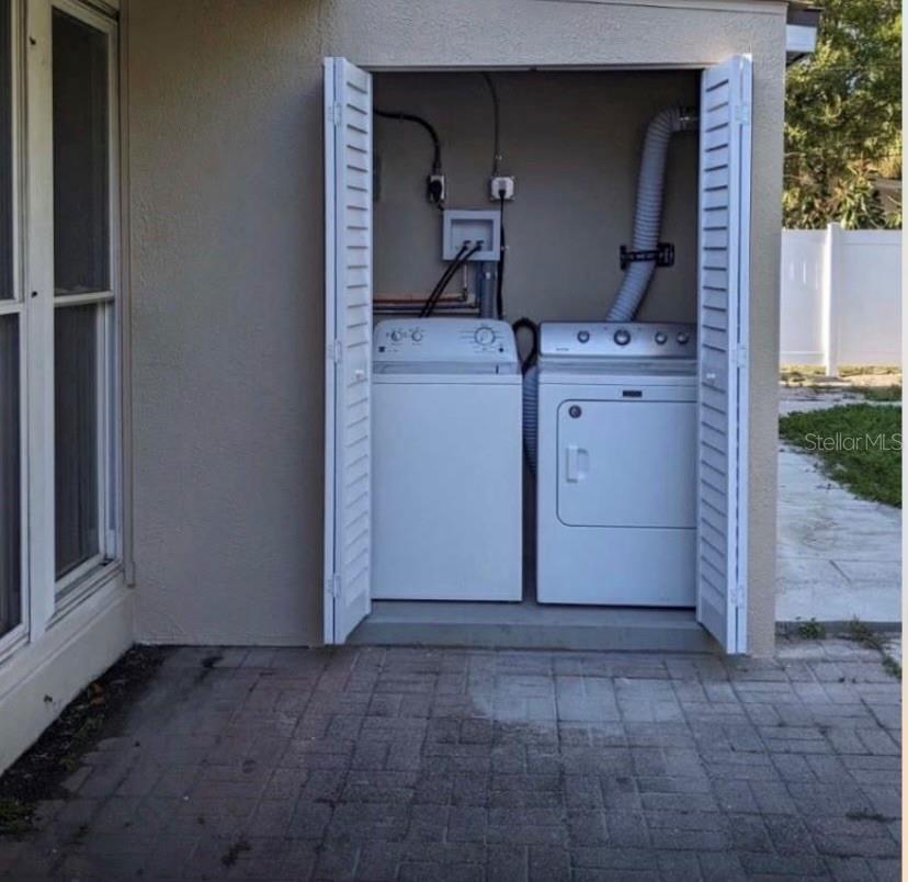 Listing photo id 46 for 405 Orion Avenue