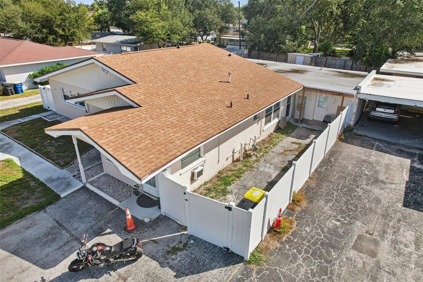 Listing photo id 48 for 405 Orion Avenue