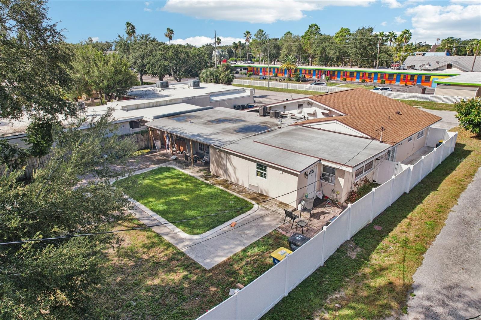 Listing photo id 49 for 405 Orion Avenue