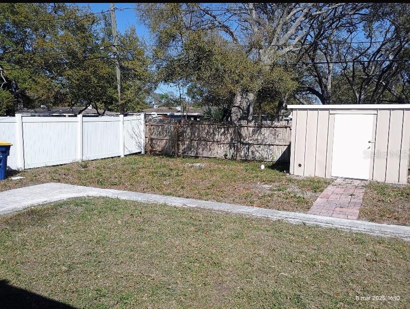 Listing photo id 50 for 405 Orion Avenue