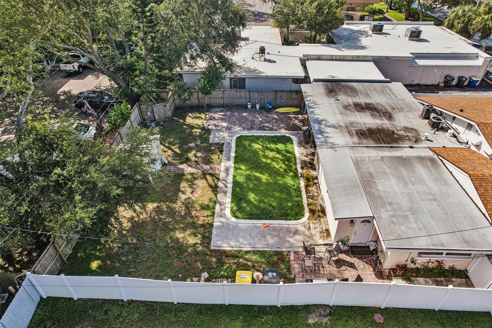 Listing photo id 51 for 405 Orion Avenue