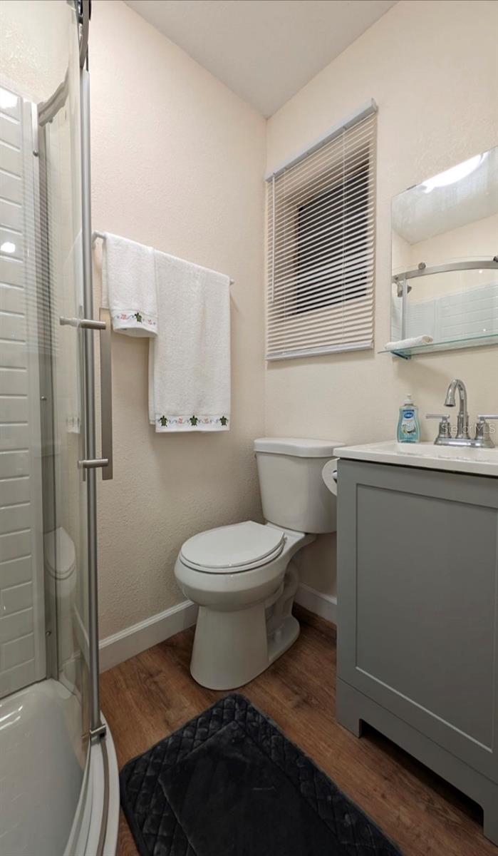 Listing photo id 7 for 405 Orion Avenue