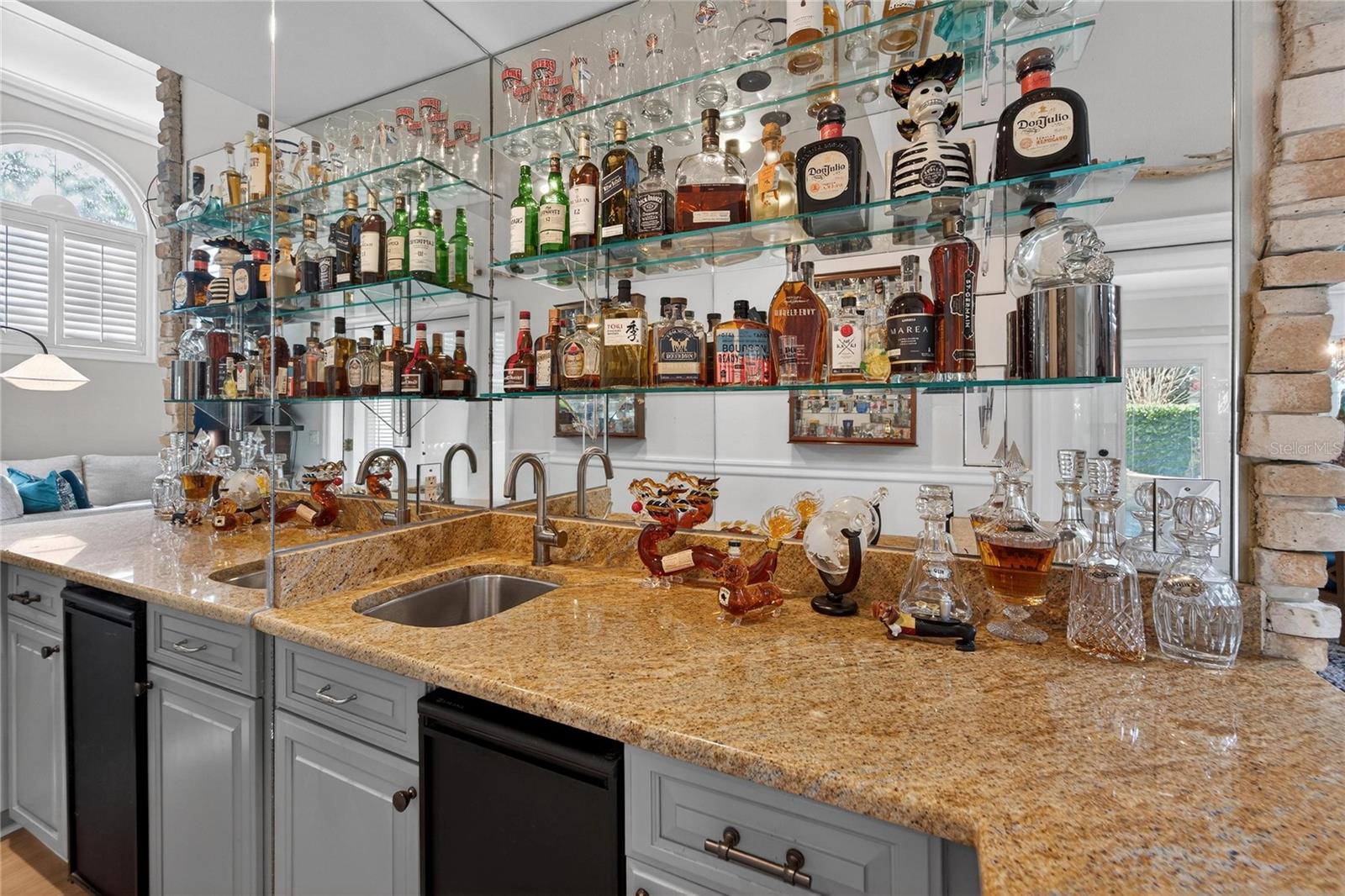 Listing photo id 11 for 1105 Flores De Avila