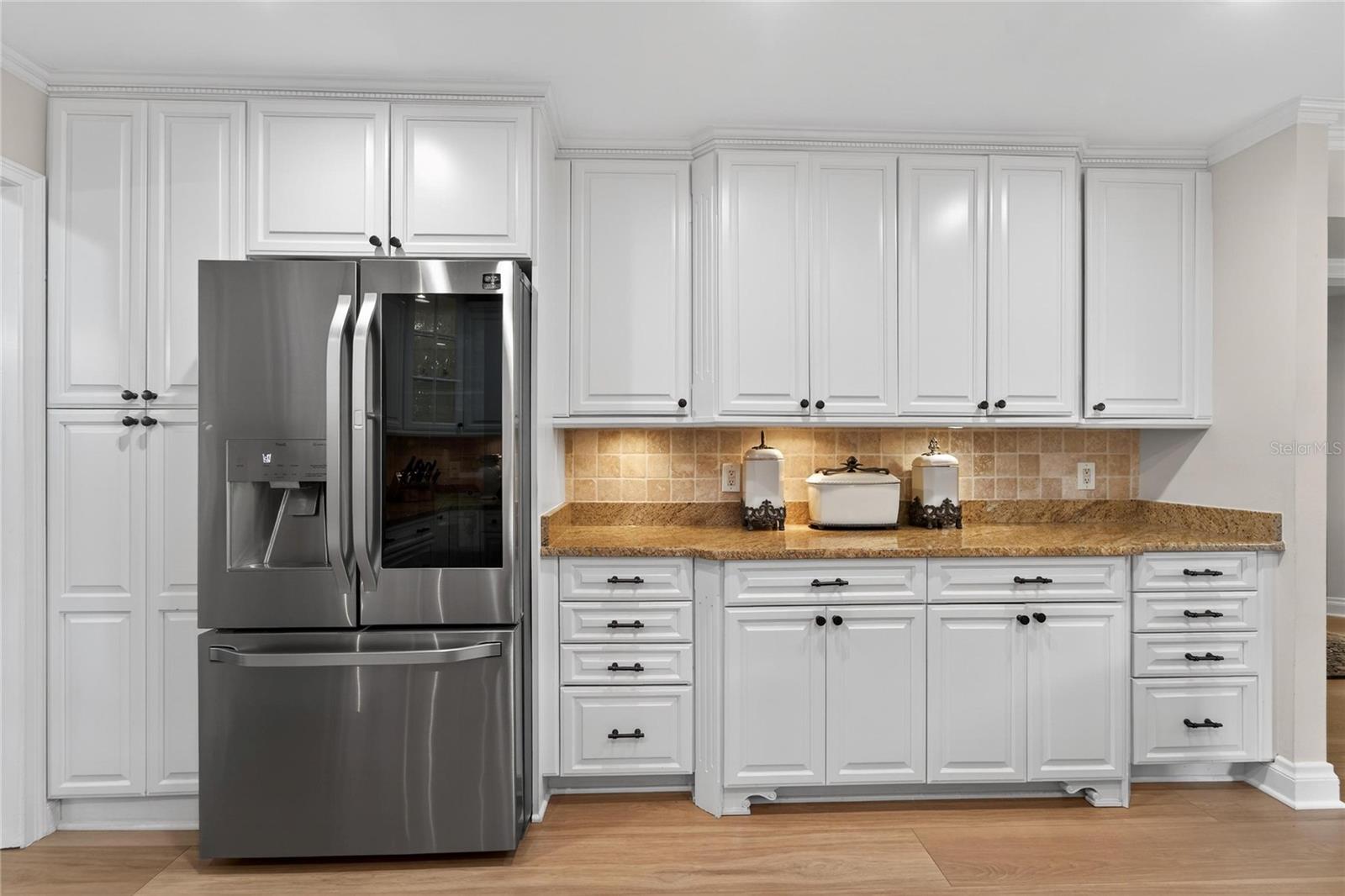 Listing photo id 17 for 1105 Flores De Avila