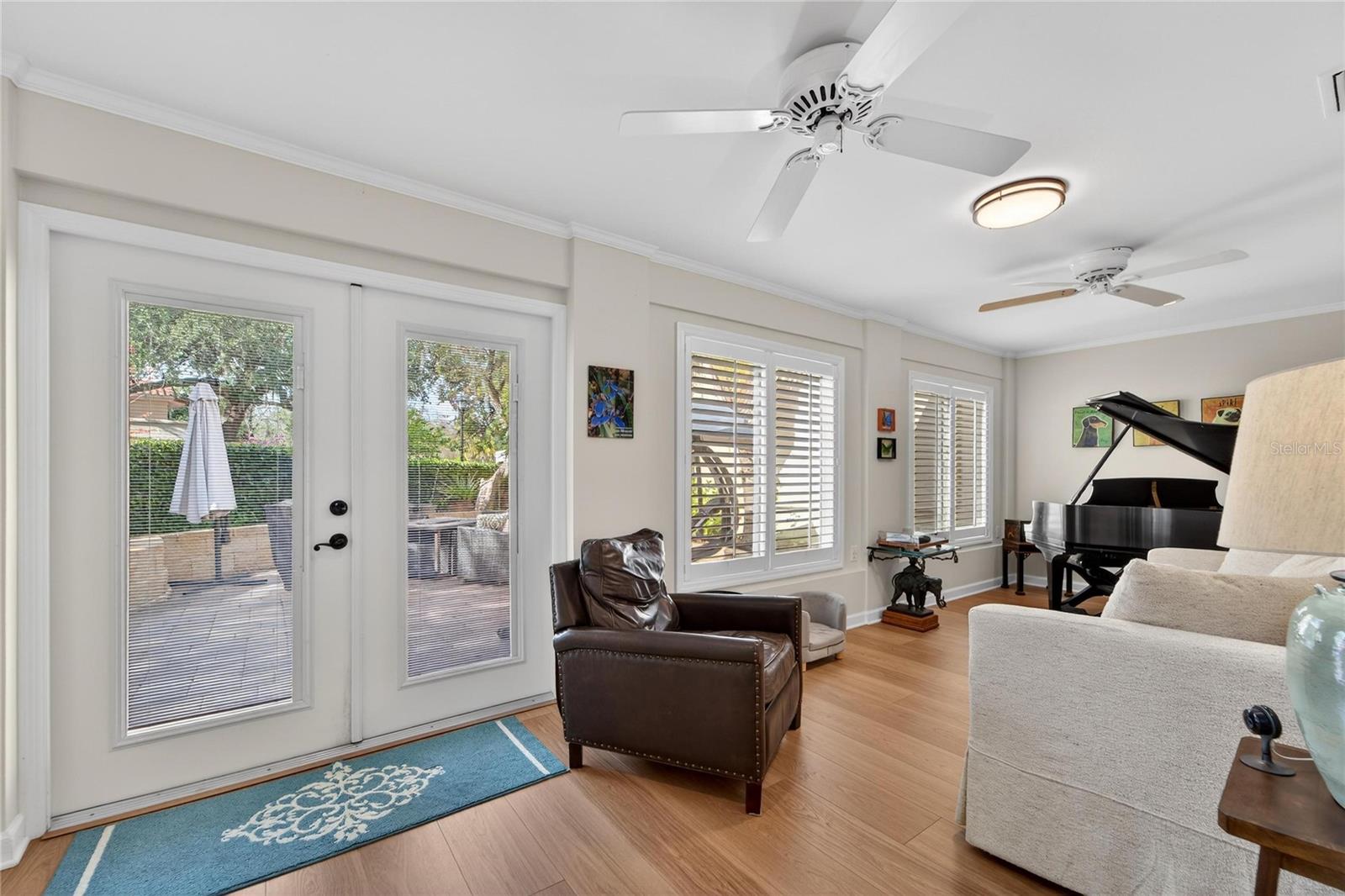 Listing photo id 19 for 1105 Flores De Avila