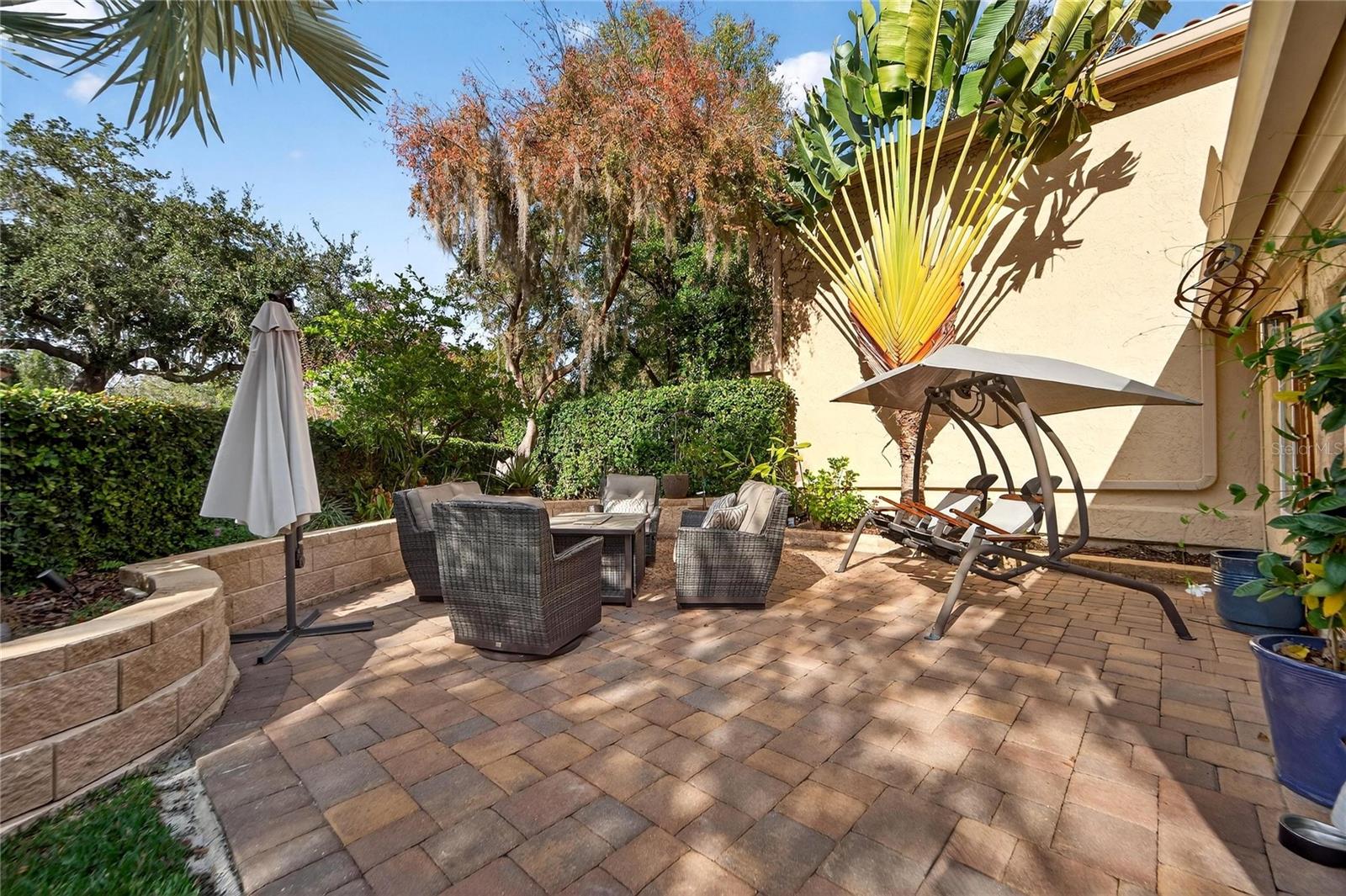 Listing photo id 1 for 1105 Flores De Avila