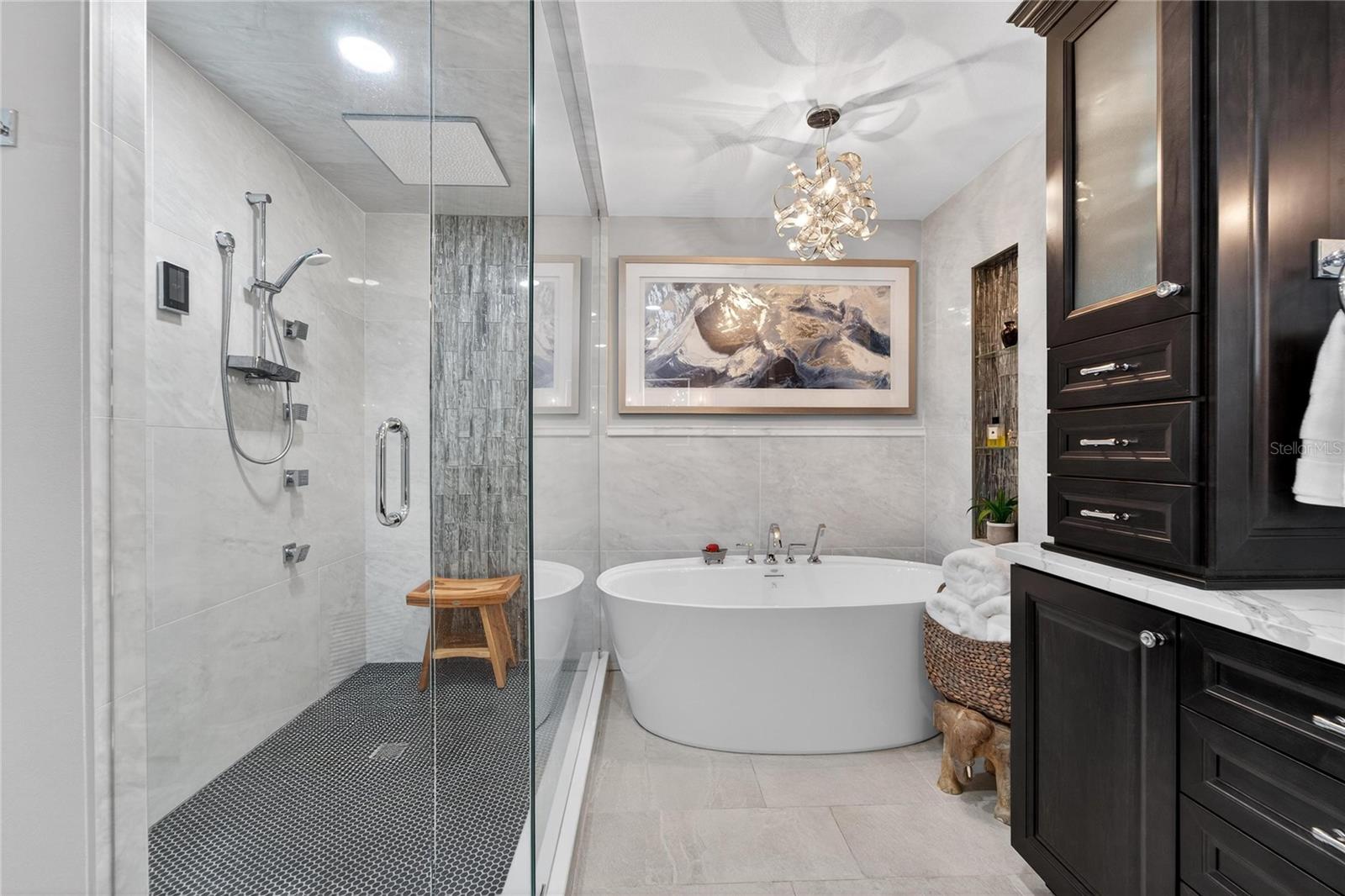 Listing photo id 28 for 1105 Flores De Avila