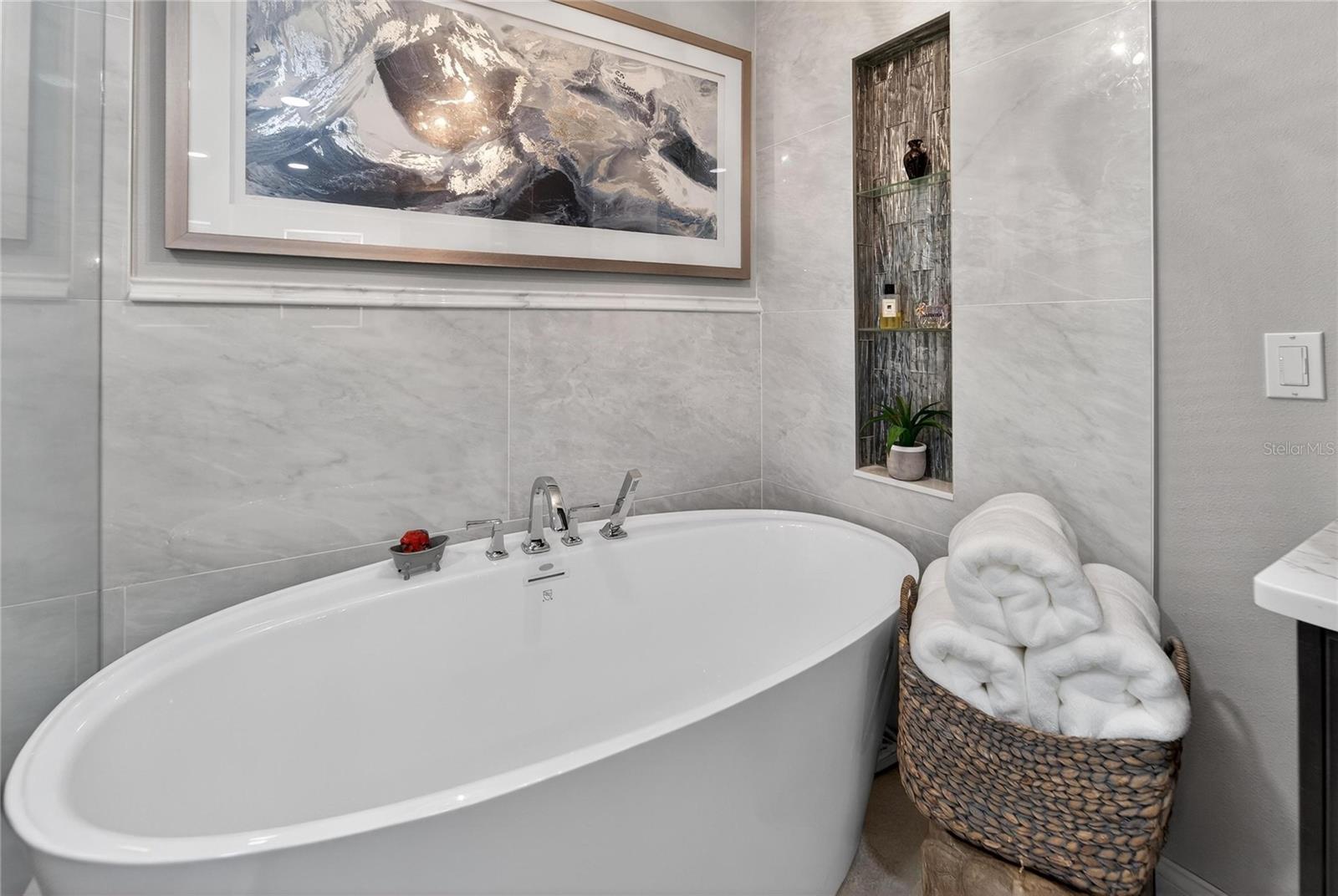 Listing photo id 29 for 1105 Flores De Avila