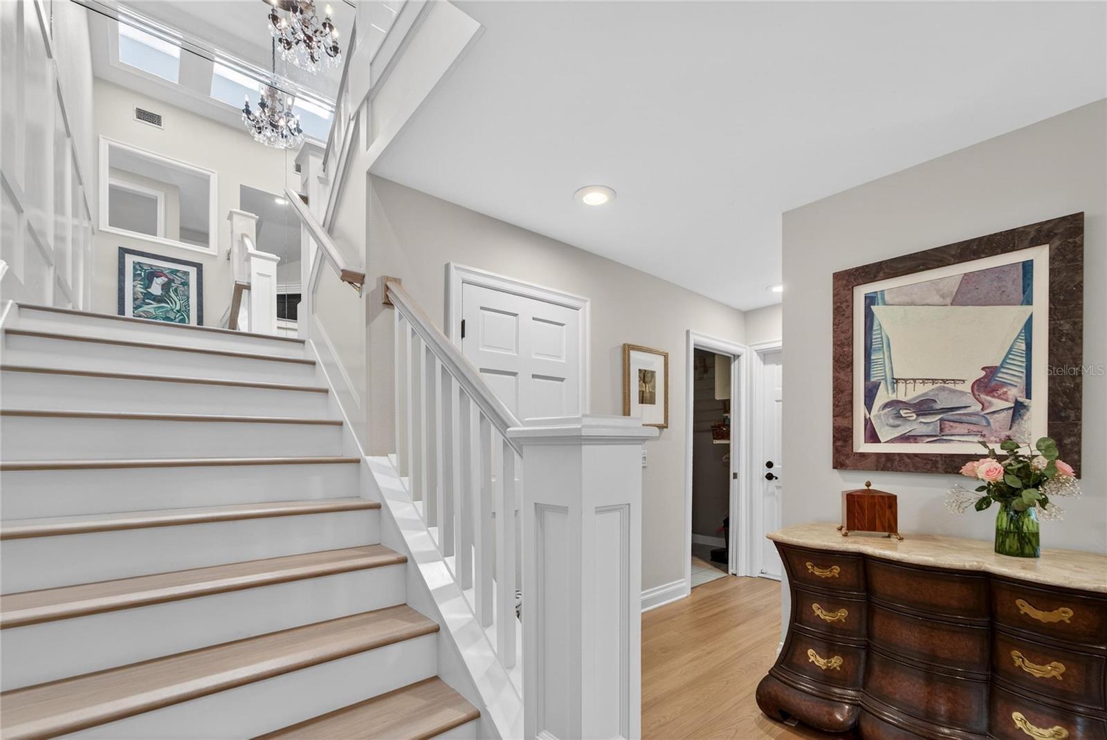 Listing photo id 32 for 1105 Flores De Avila