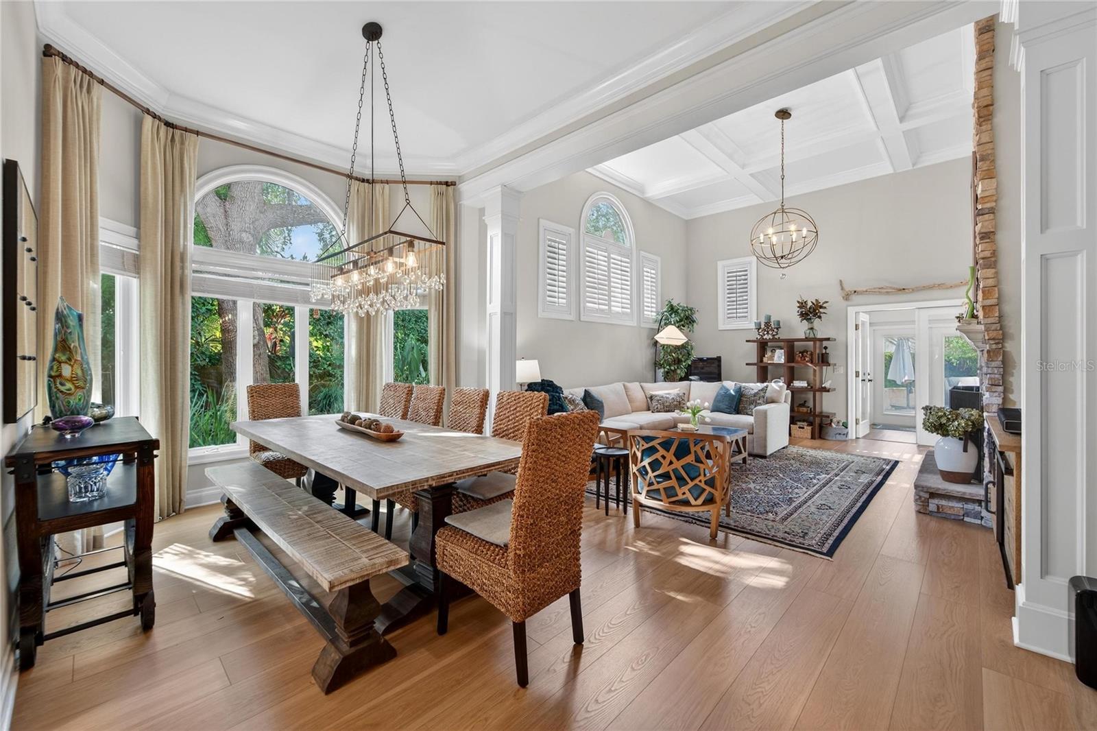 Listing photo id 2 for 1105 Flores De Avila