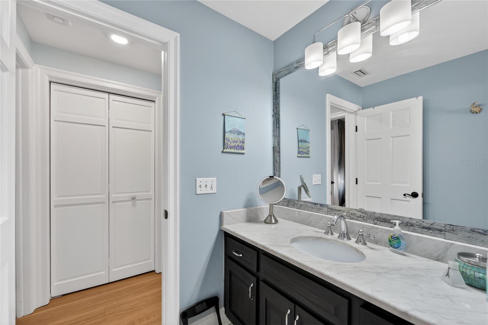 Listing photo id 40 for 1105 Flores De Avila