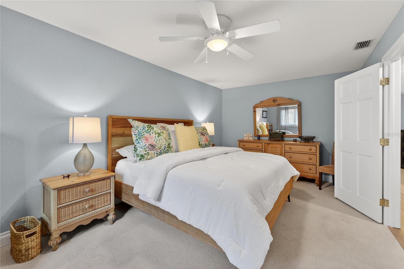 Listing photo id 43 for 1105 Flores De Avila