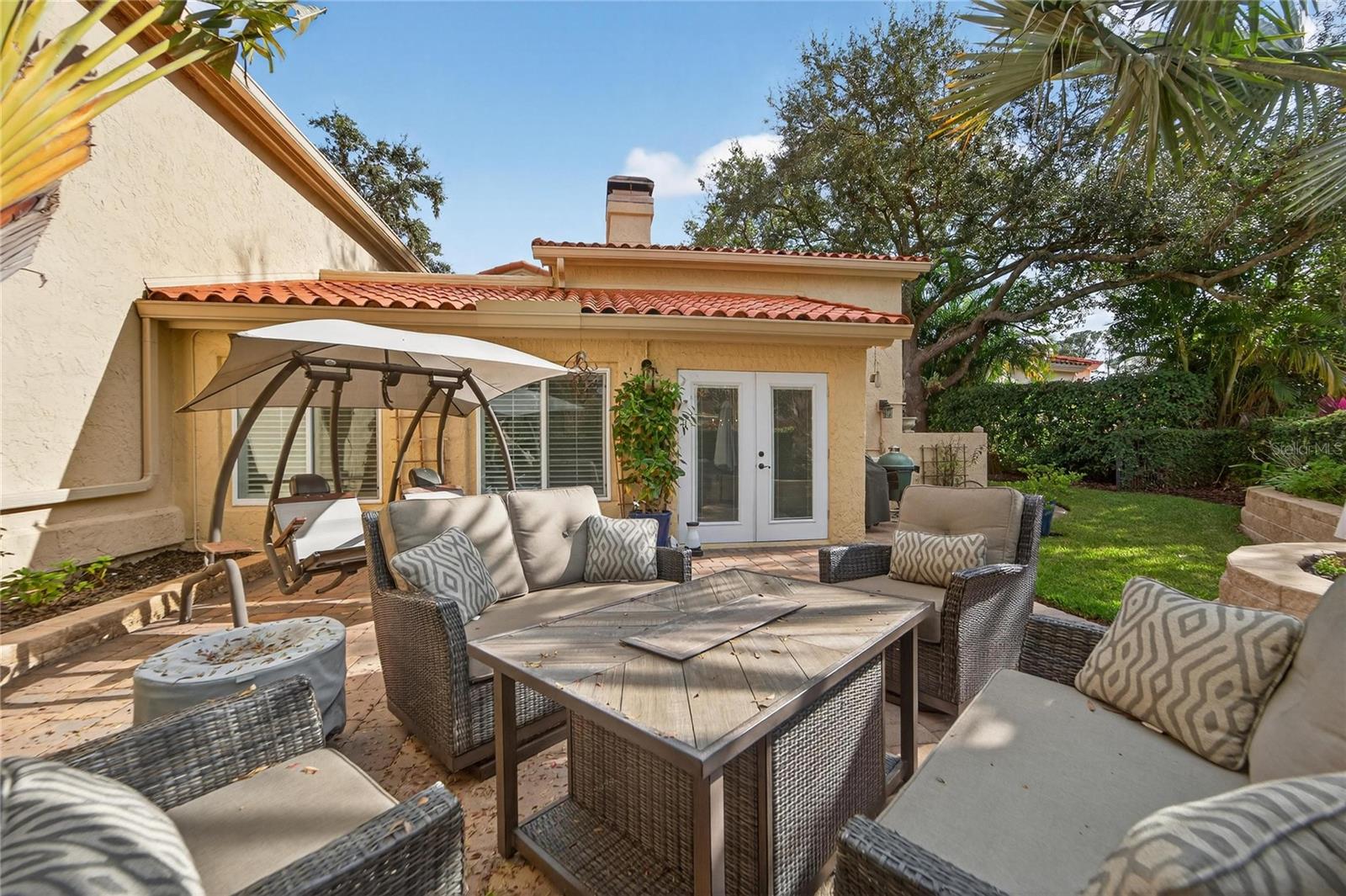 Listing photo id 45 for 1105 Flores De Avila