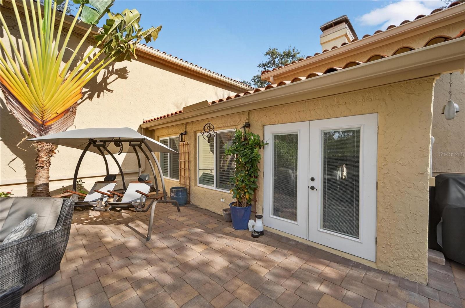 Listing photo id 46 for 1105 Flores De Avila