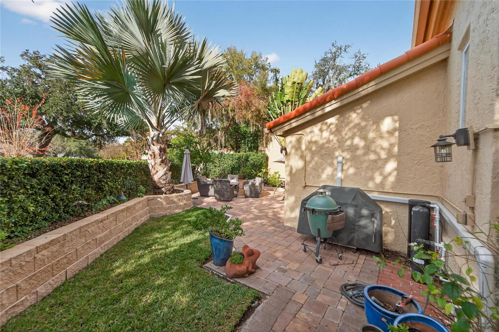Listing photo id 47 for 1105 Flores De Avila