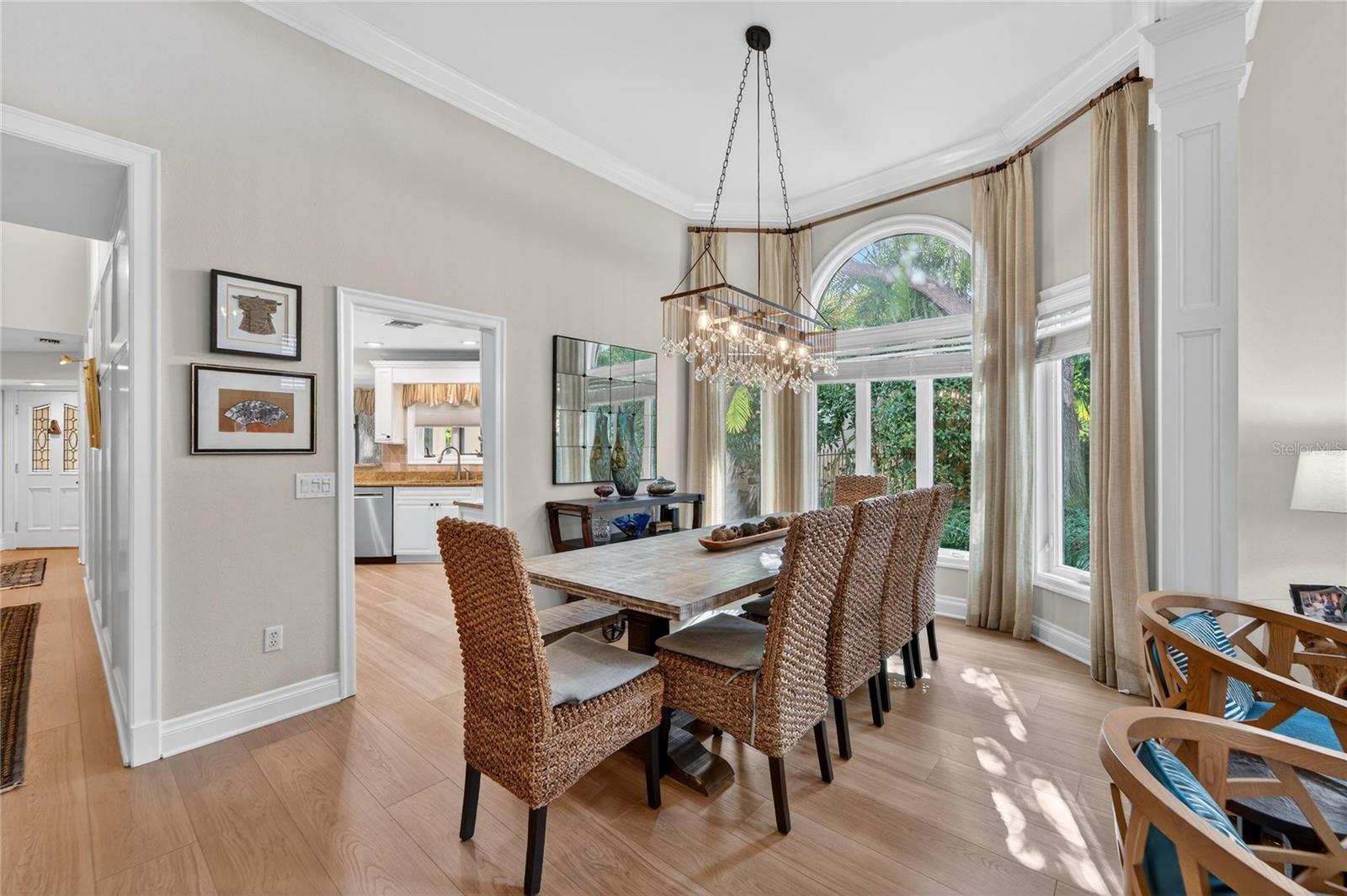 Listing photo id 3 for 1105 Flores De Avila