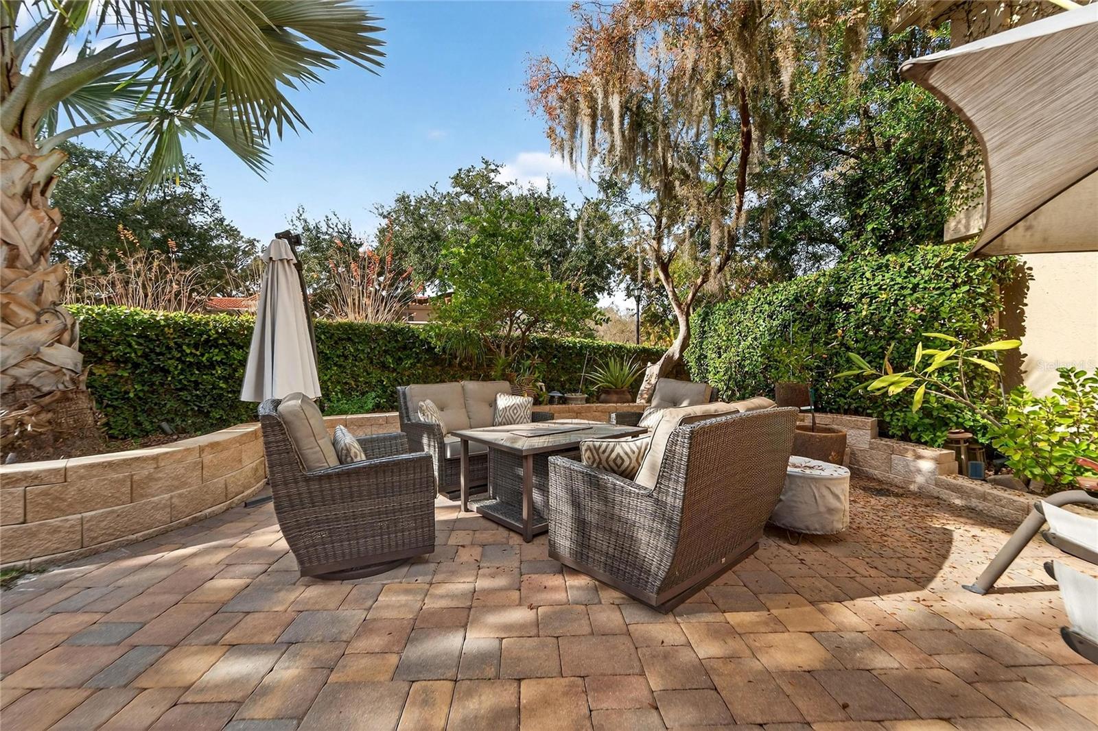 Listing photo id 49 for 1105 Flores De Avila