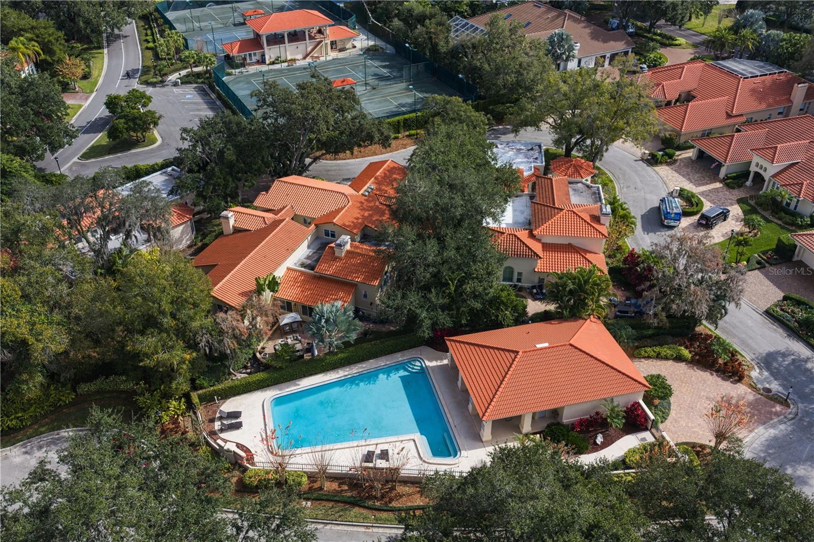 Listing photo id 51 for 1105 Flores De Avila