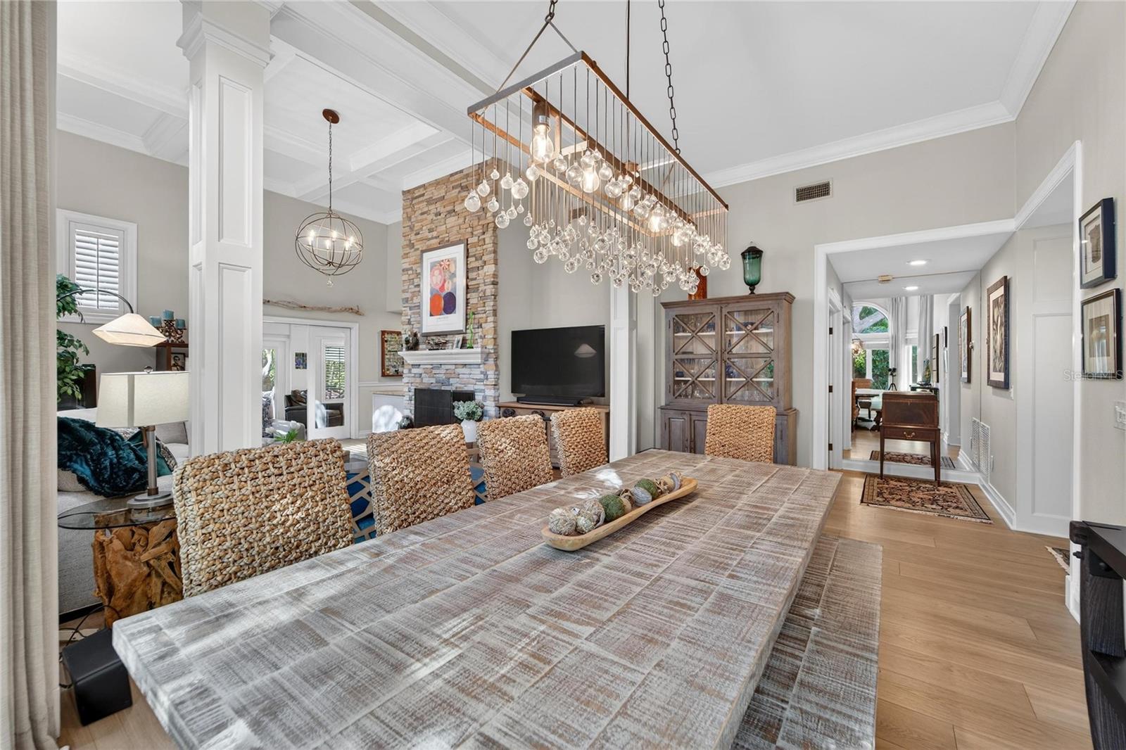 Listing photo id 4 for 1105 Flores De Avila