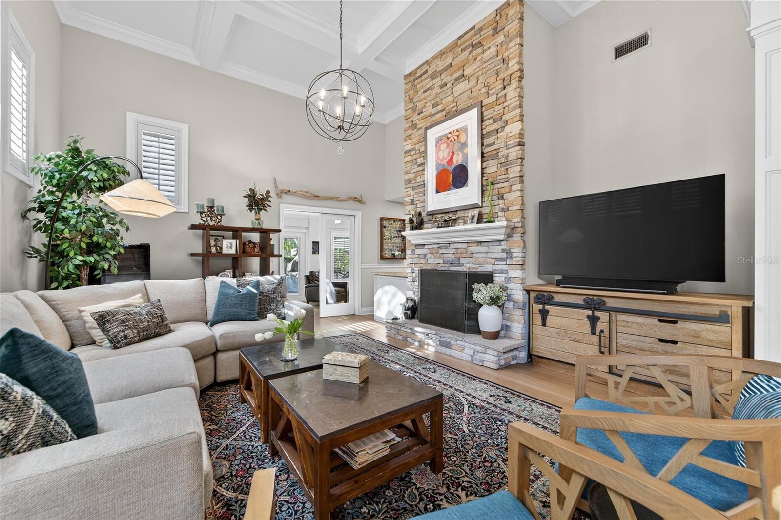 Listing photo id 5 for 1105 Flores De Avila