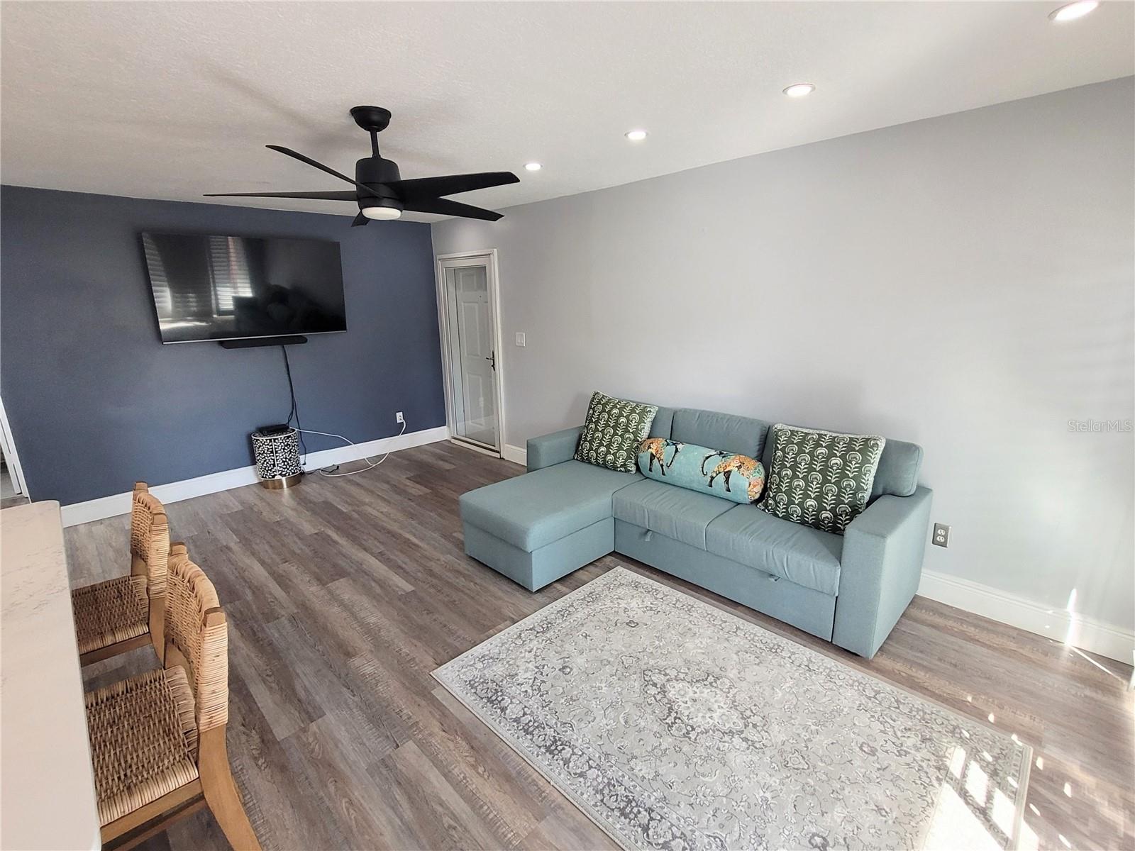 Image 10 of 33 For 1005 Bayshore Boulevard 102